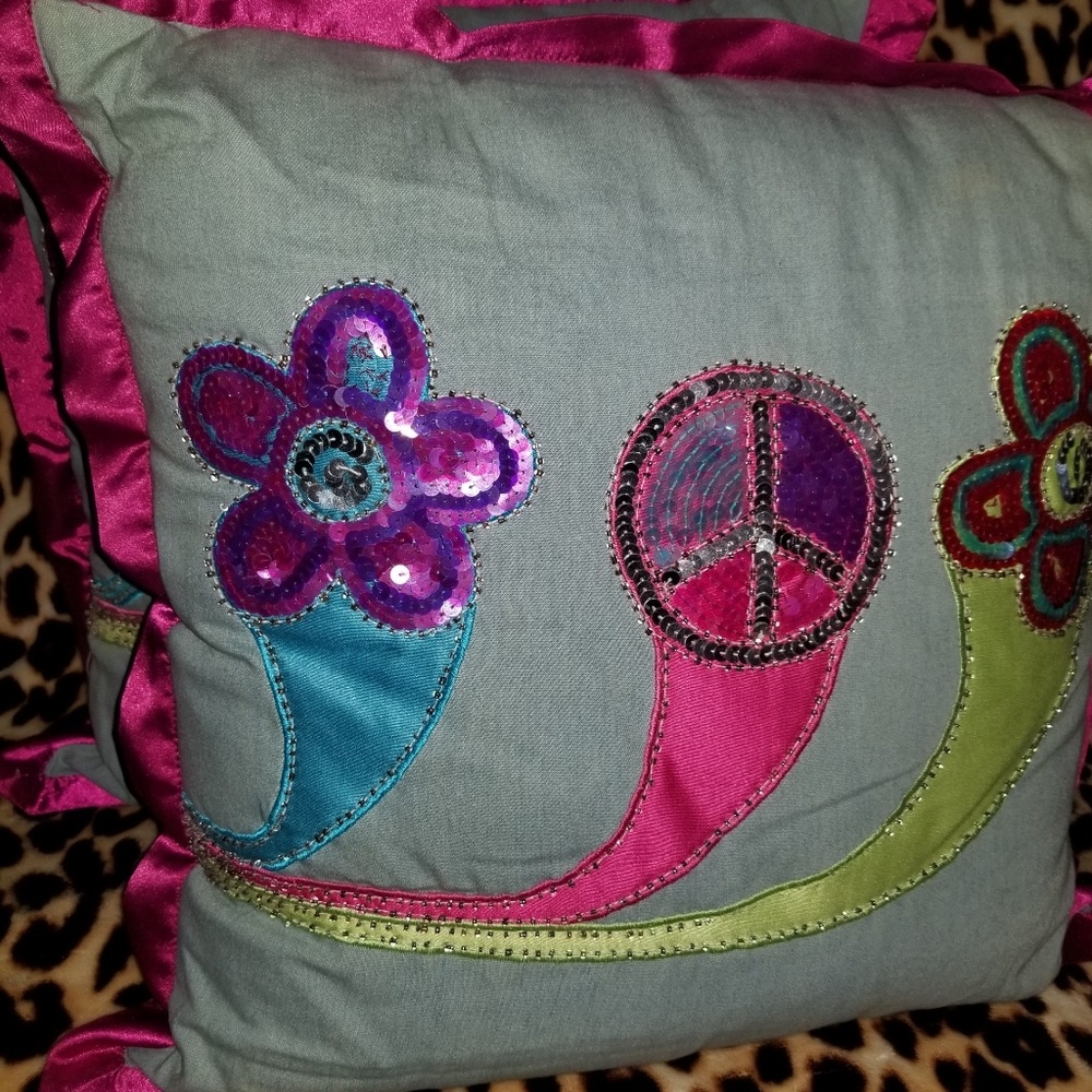 The Bombay Company Pillow set